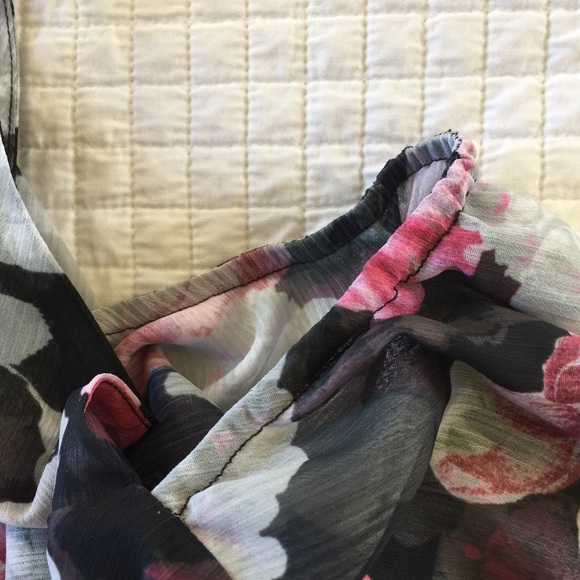 Scripted unique cold shoulder halter dress XS, S - Picture 6 of 6